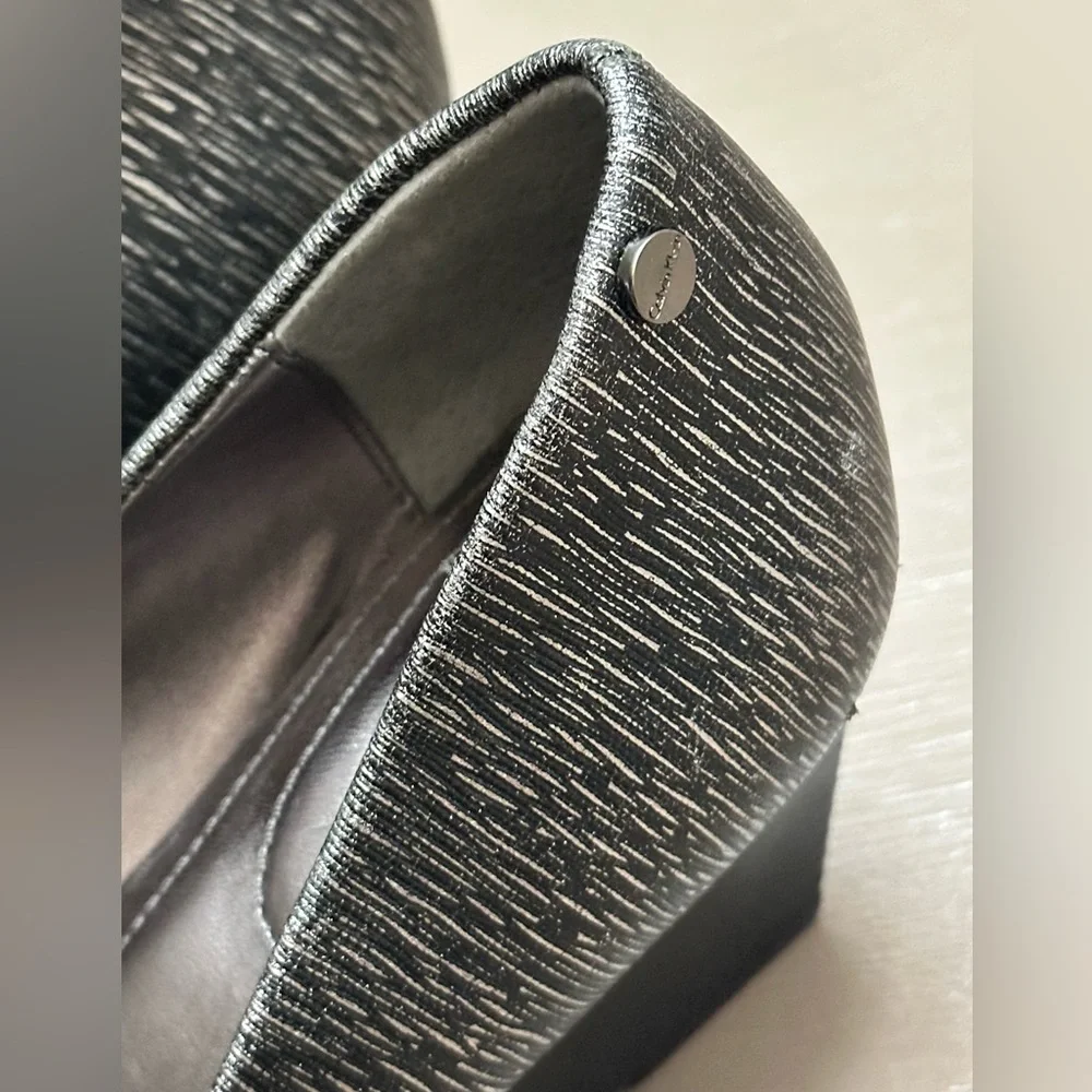 Calvin Klein Wedge Pumps Saxton Metallic Silver Textured Comfort Sole Womens 10M